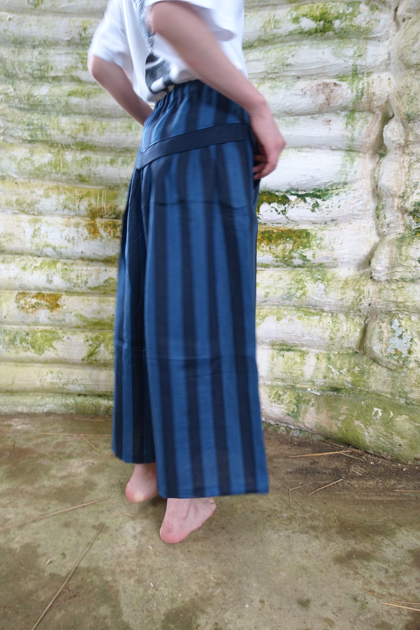 linen back gathered pants blue / navy