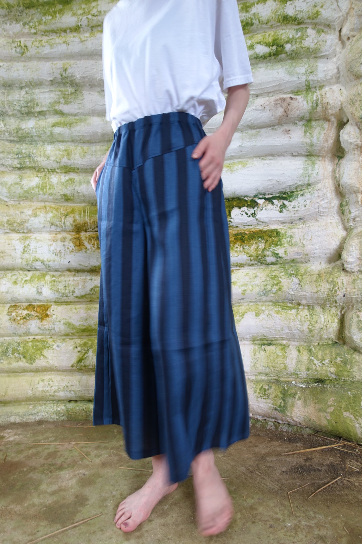 linen back gathered pants blue / navy